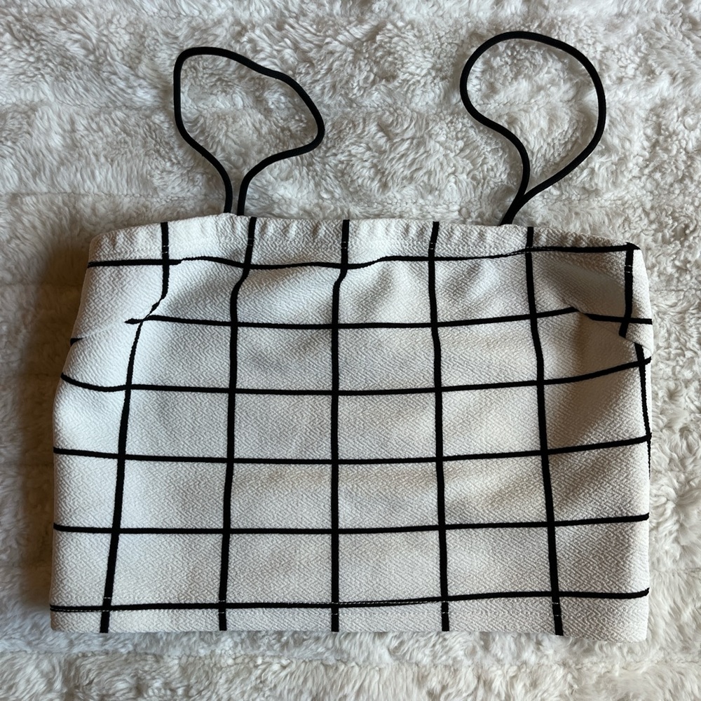 black and white grid tank